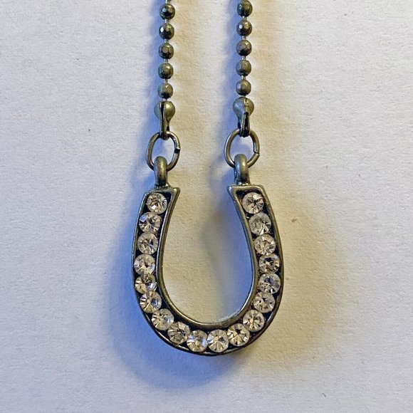SUPER CUTE RHINESTONE SILVER HORSESHOE CHARM NECKLACE - Picture 2 of 4